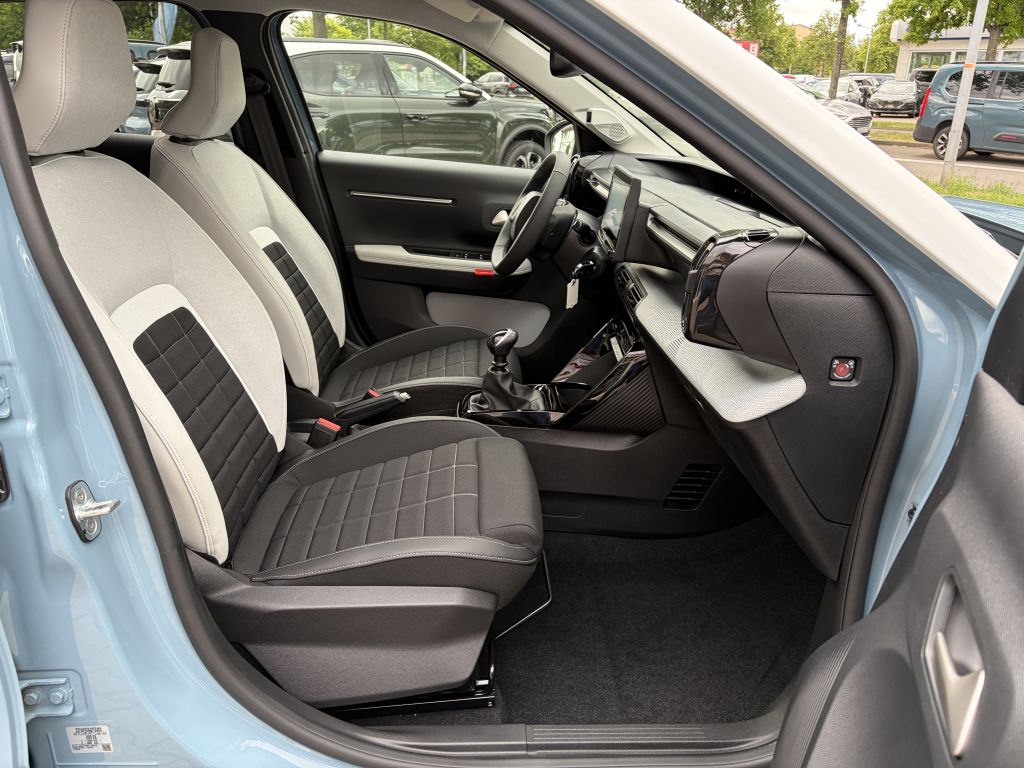 Fahrzeugabbildung Citroën C3 Turbo 100 MAX + Winter-Paket, Allwetterreifen