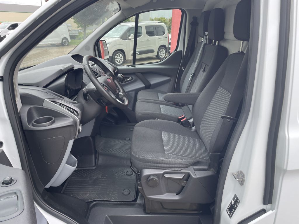 Fahrzeugabbildung Ford Transit Custom 270 L1H1 LKW VA Trend + AHK
