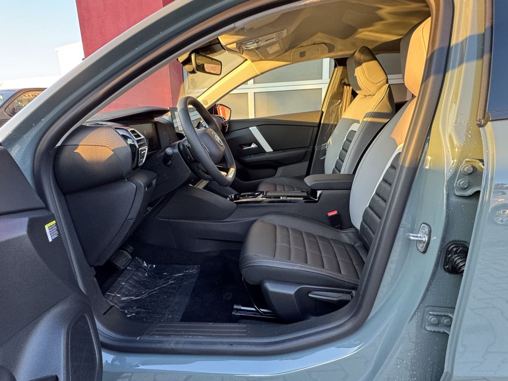 Fahrzeugabbildung Citroën C4 Benziner 130 Automatik MAX + Winter Techno Paket