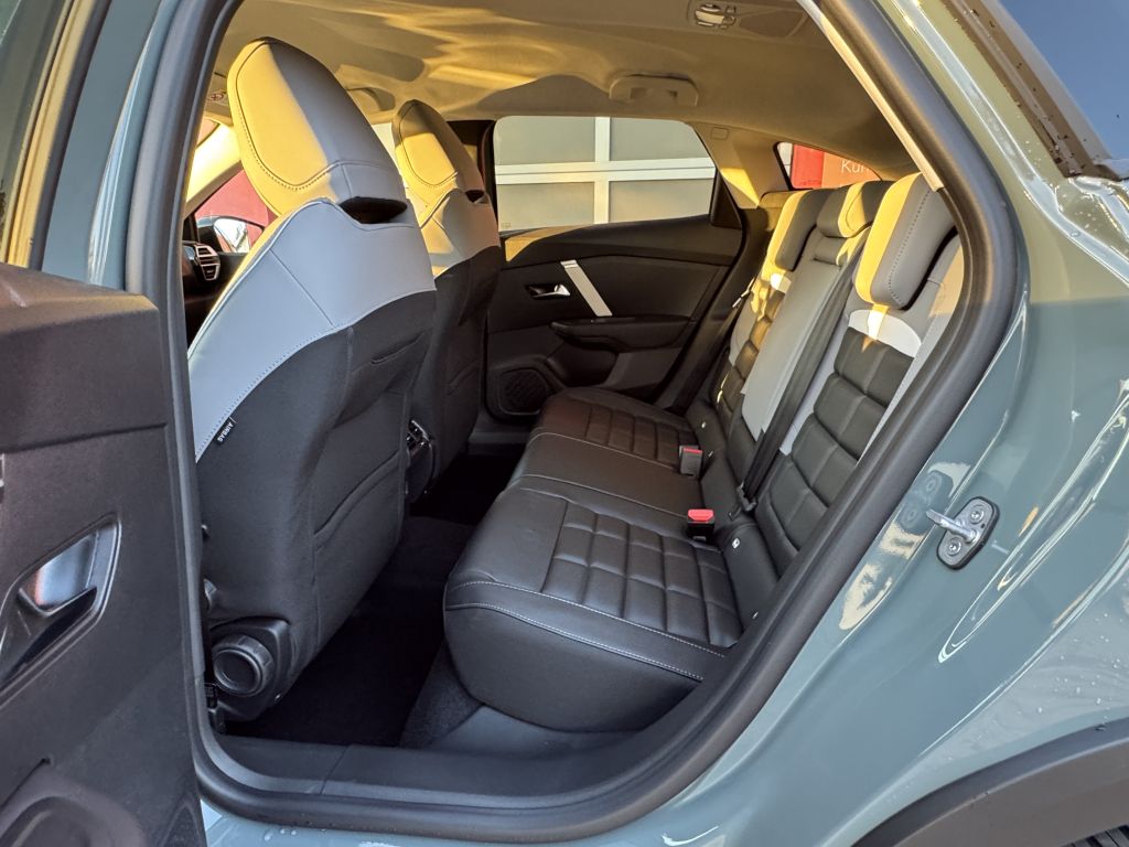 Fahrzeugabbildung Citroën C4 Benziner 130 Automatik MAX + Winter Techno Paket