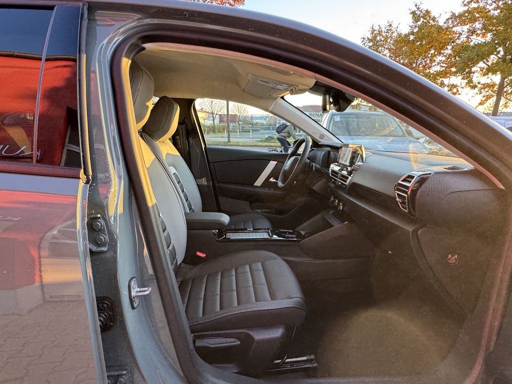 Fahrzeugabbildung Citroën C4 Benziner 130 Automatik MAX + Winter Techno Paket