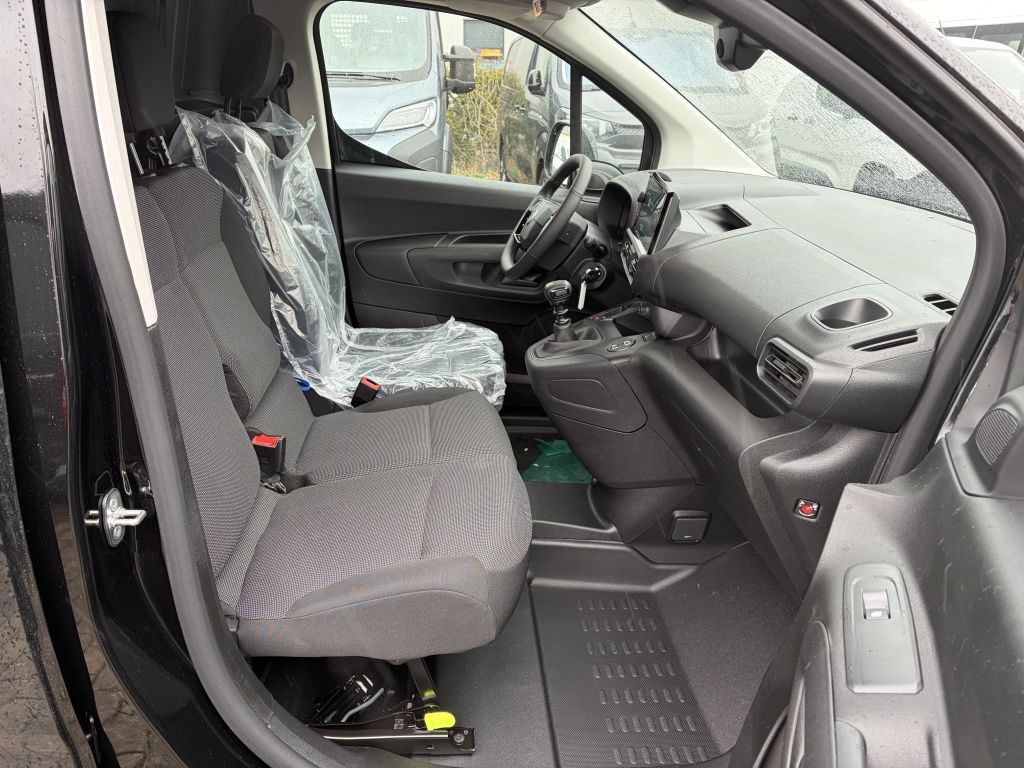 Fahrzeugabbildung Citroën Berlingo M Benzin 110 + 2 Schiebetüren, AHK