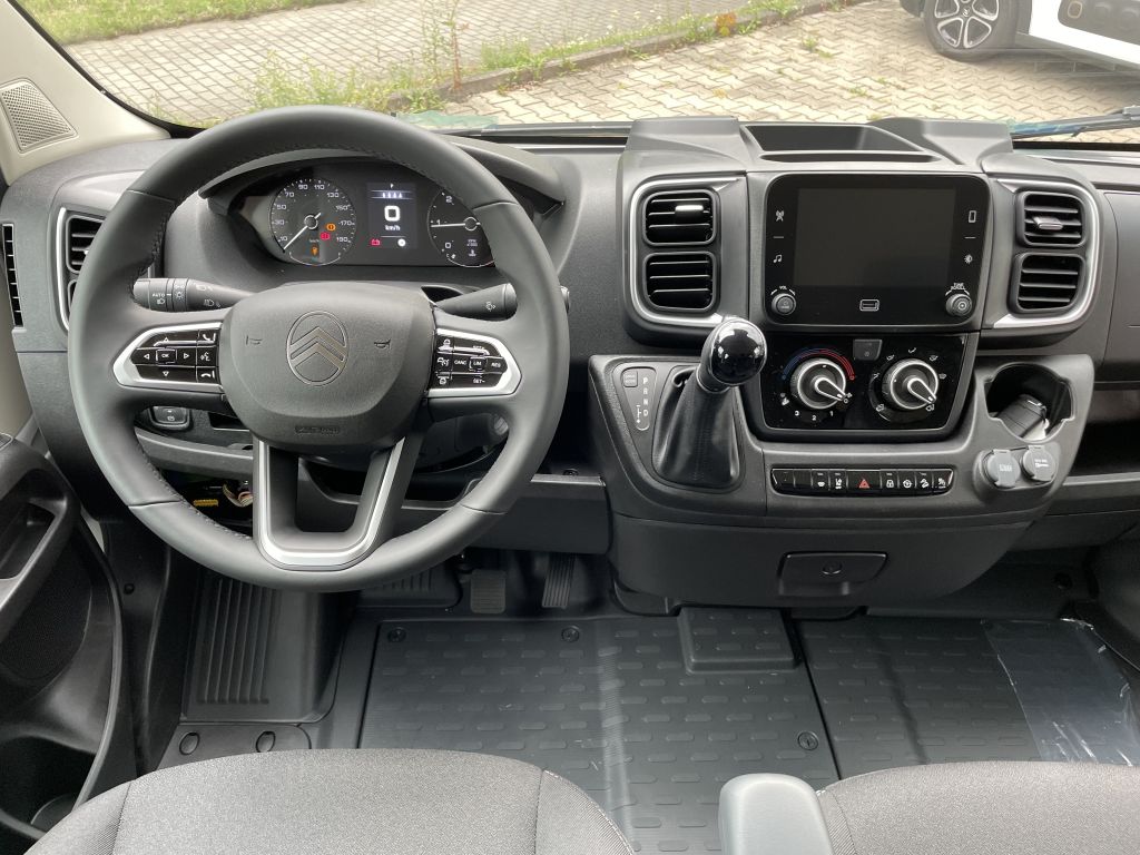 Fahrzeugabbildung Citroën Jumper Pritsche Doka 35 Heavy L3 180 AUT + AHK