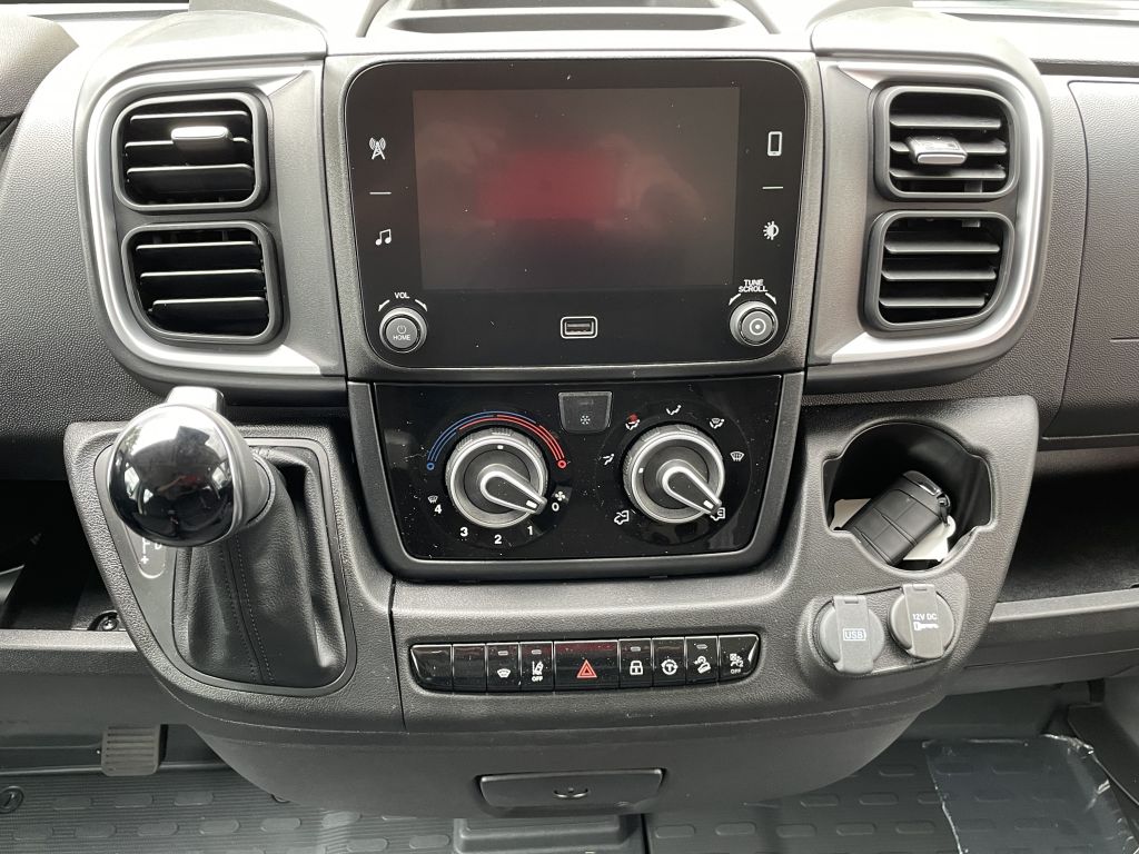 Fahrzeugabbildung Citroën Jumper Pritsche Doka 35 Heavy L3 180 AUT + AHK