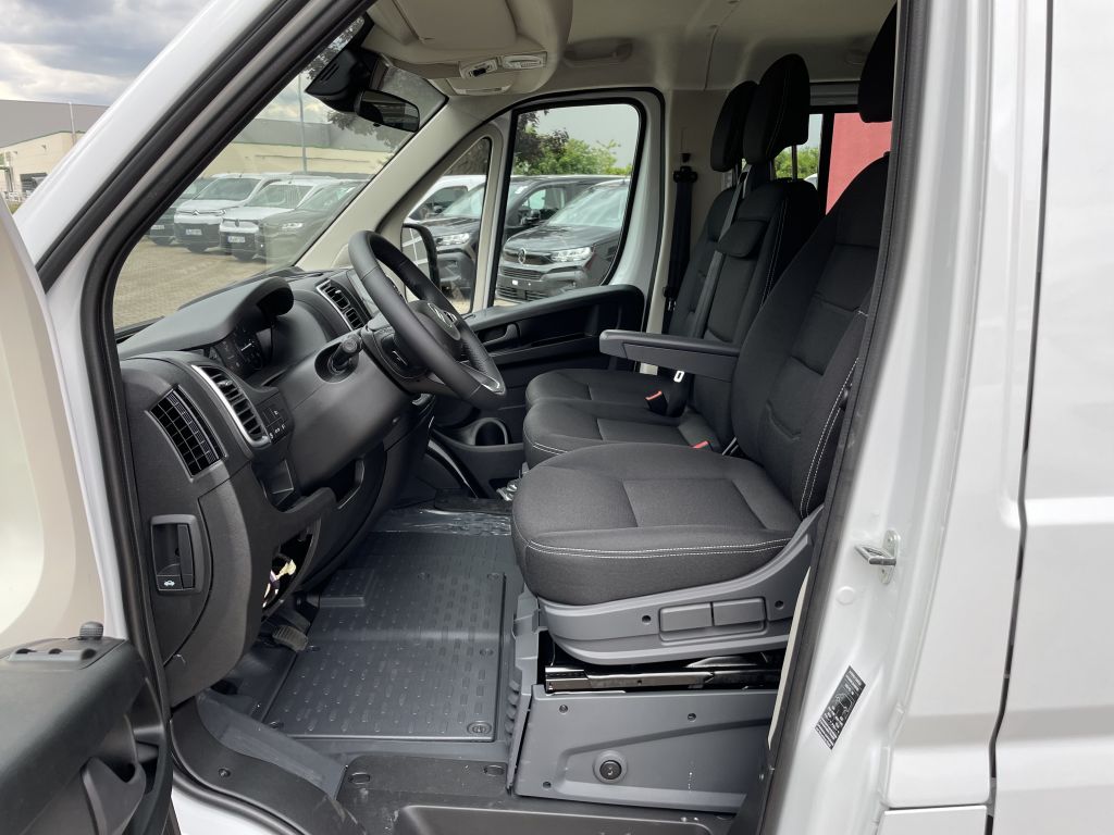 Fahrzeugabbildung Citroën Jumper Pritsche Doka 35 Heavy L3 180 AUT + AHK