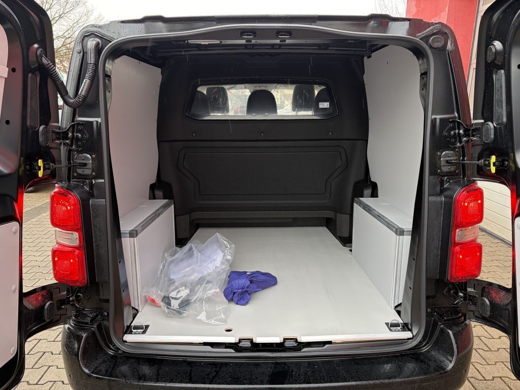 Fahrzeugabbildung Citroën Jumpy Doppelkabine M 2.2 Diesel 180 AT + LUXURY