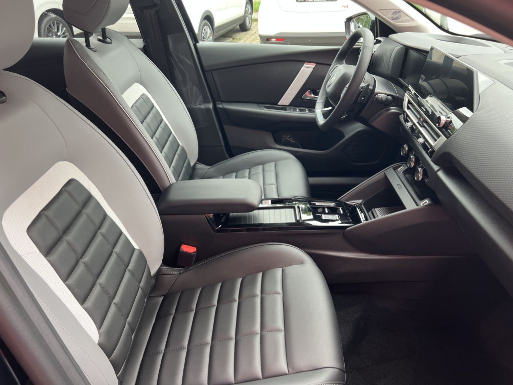 Fahrzeugabbildung Citroën C4 X PureTech 130 S&S EAT8 MAX Techno-Winter-Paket