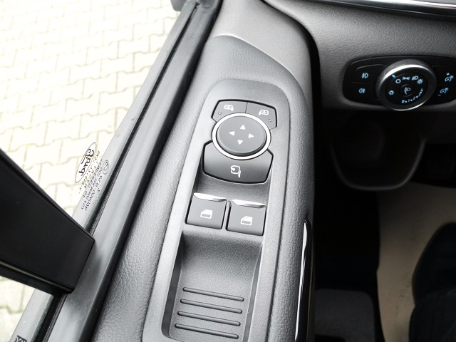 Fahrzeugabbildung Ford Tourneo Custom L2 MHEV Titanium + Winterr臈er