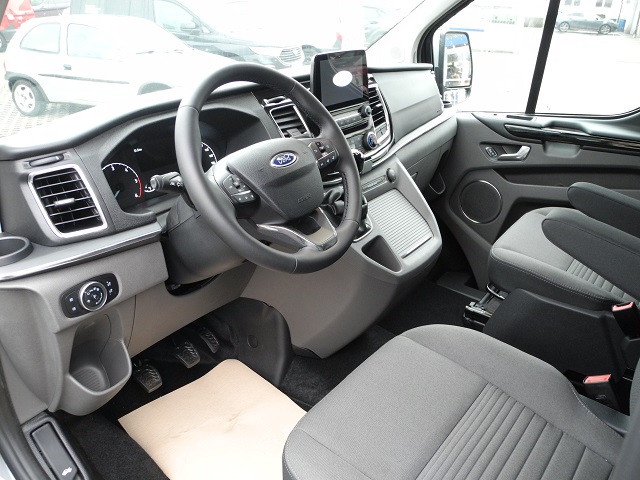 Fahrzeugabbildung Ford Tourneo Custom L2 MHEV Titanium + Winterr臈er