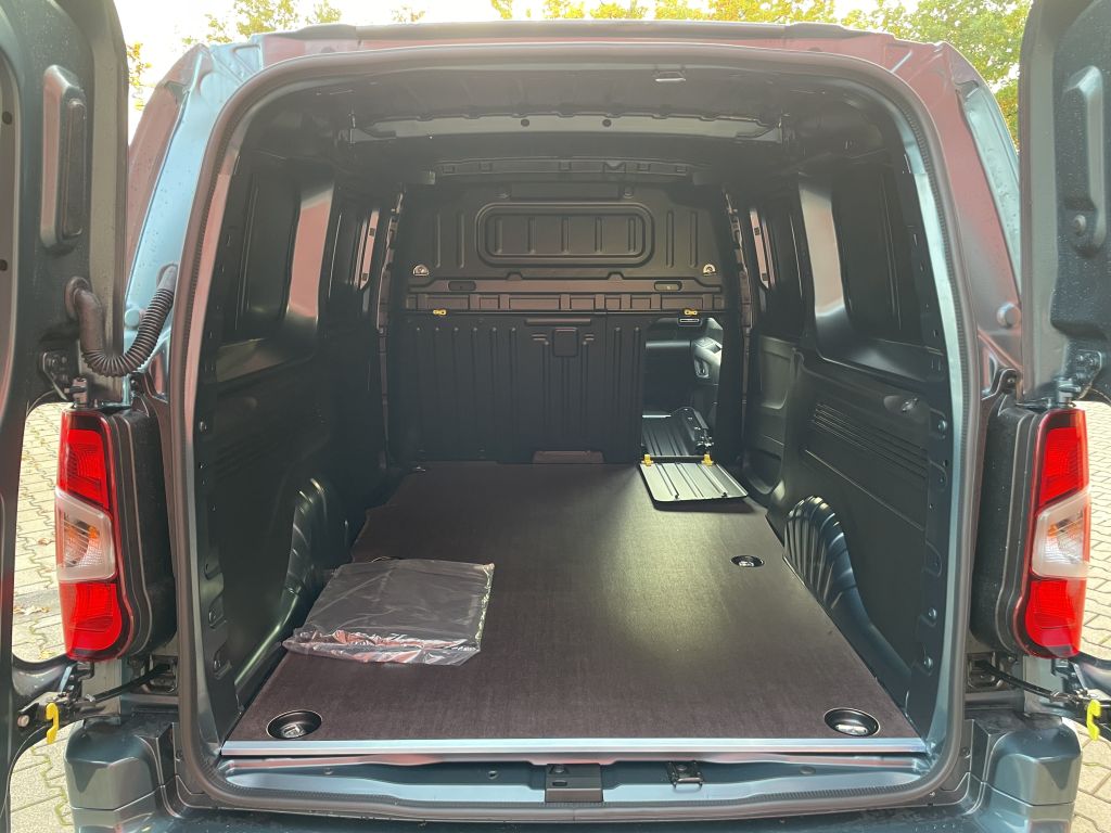 Fahrzeugabbildung Citroën Berlingo L2+ BlueHDi 130 EAT8 + Standh, LED, NAV