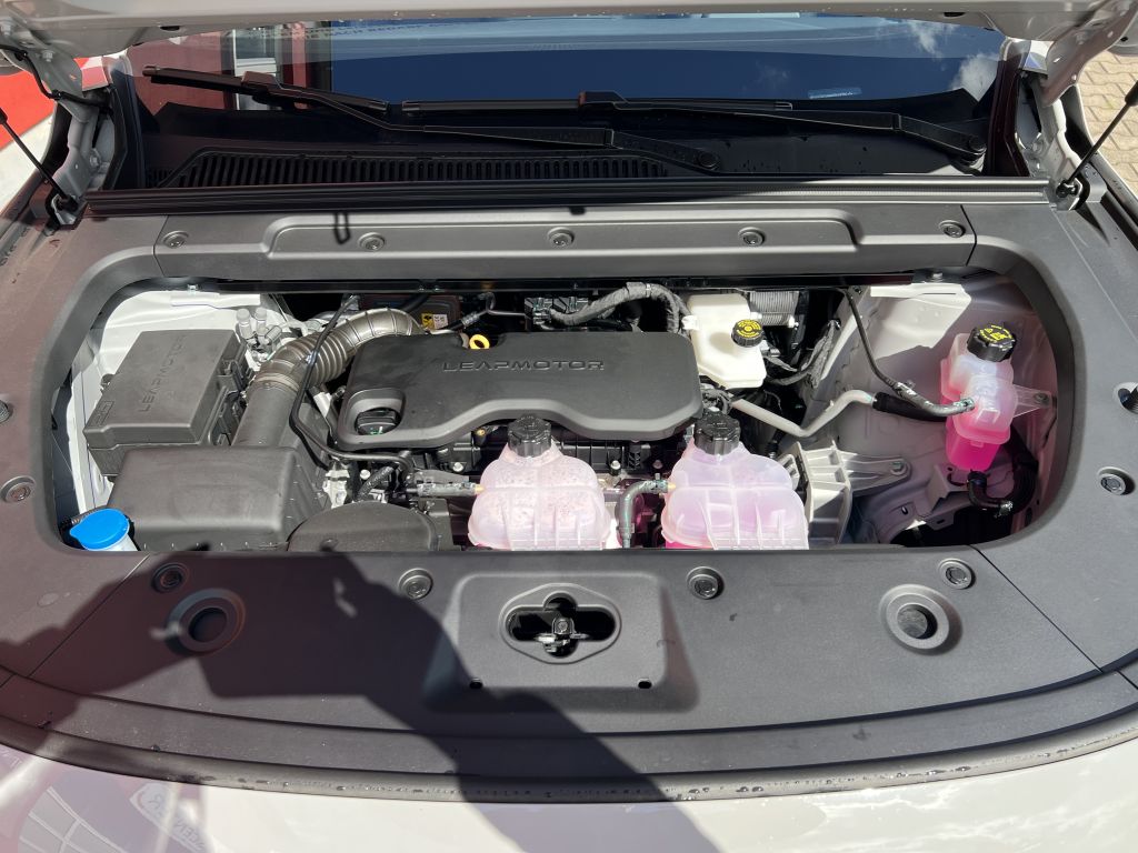 Fahrzeugabbildung Leapmotor C10 REEV 28,4 kWh Design