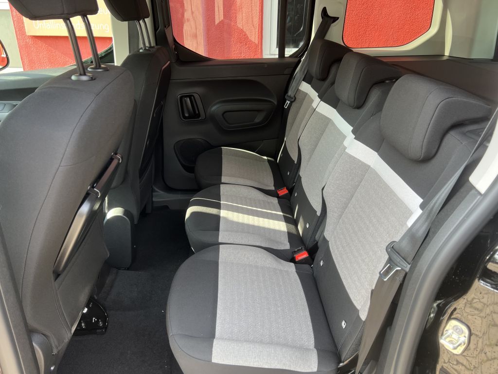 Fahrzeugabbildung Citroën Berlingo M PureTech 110 PLUS Style & Comfort