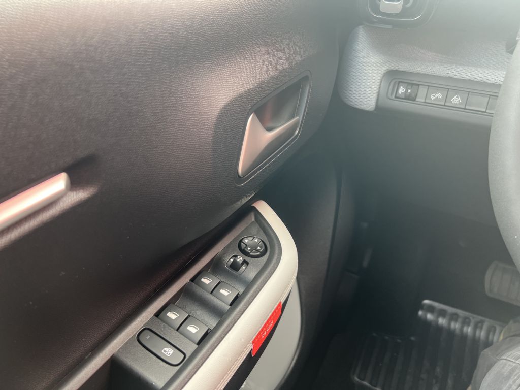 Fahrzeugabbildung Citroën C3 Aircross Hybrid 145 ë-DSC6 MAX