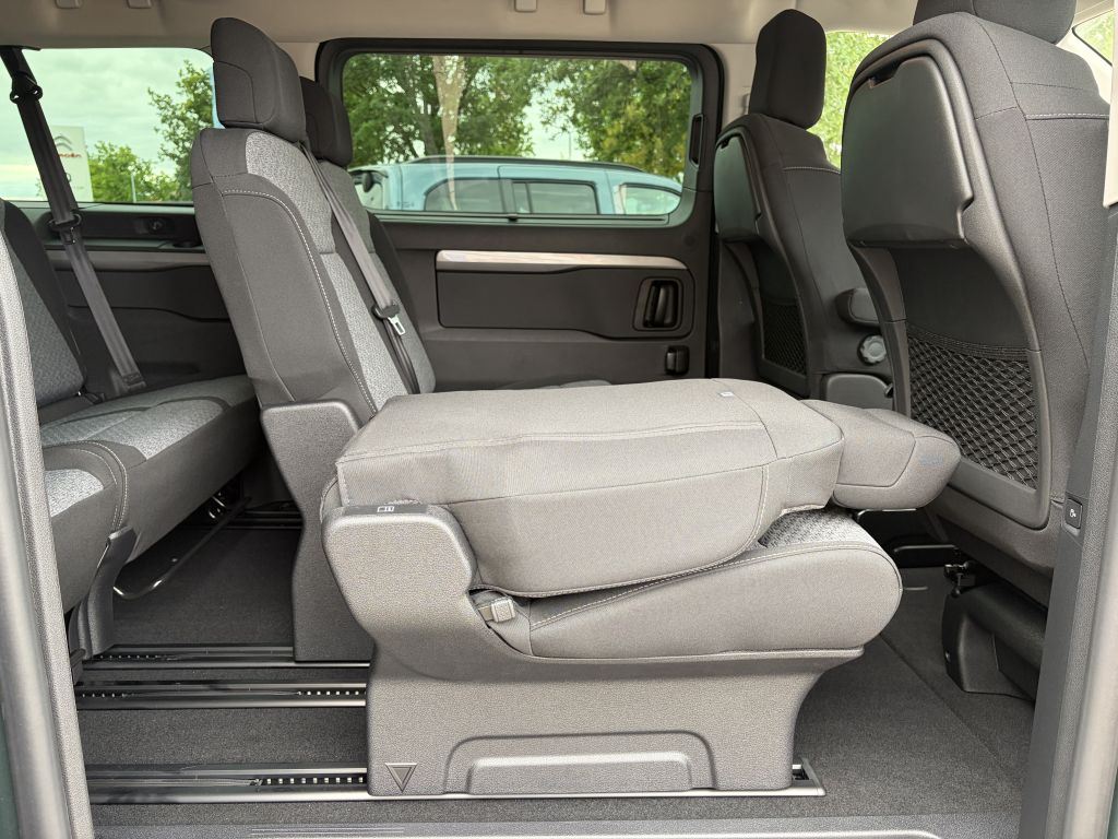 Fahrzeugabbildung Citroën SpaceTourer XL Diesel 180 AT PLUS + ACC, NAV, 8S