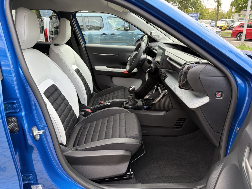 Fahrzeugabbildung Citroën C3 Aircross Turbo 100 PLUS + Winter, Allwetter