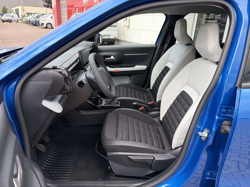 Fahrzeugabbildung Citroën C3 Aircross Turbo 100 PLUS + Winter, Allwetter
