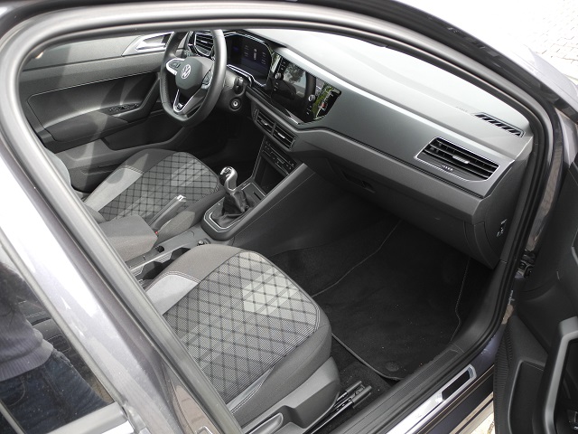 Fahrzeugabbildung Volkswagen Polo 1.0 TSI R-Line - Sitzh., WR, LED, Climatro.