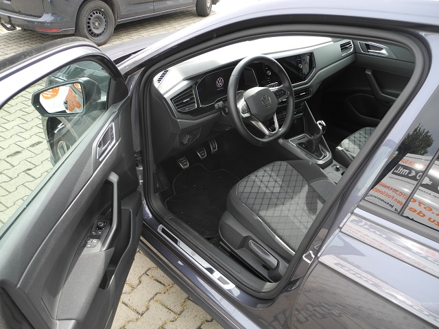 Fahrzeugabbildung Volkswagen Polo 1.0 TSI R-Line - Sitzh., WR, LED, Climatro.