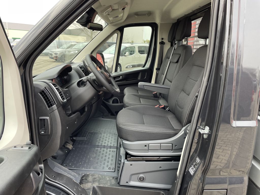 Fahrzeugabbildung Citroën Jumper Pritsche 35 Heavy L4 BlueHDi 180 Automat.