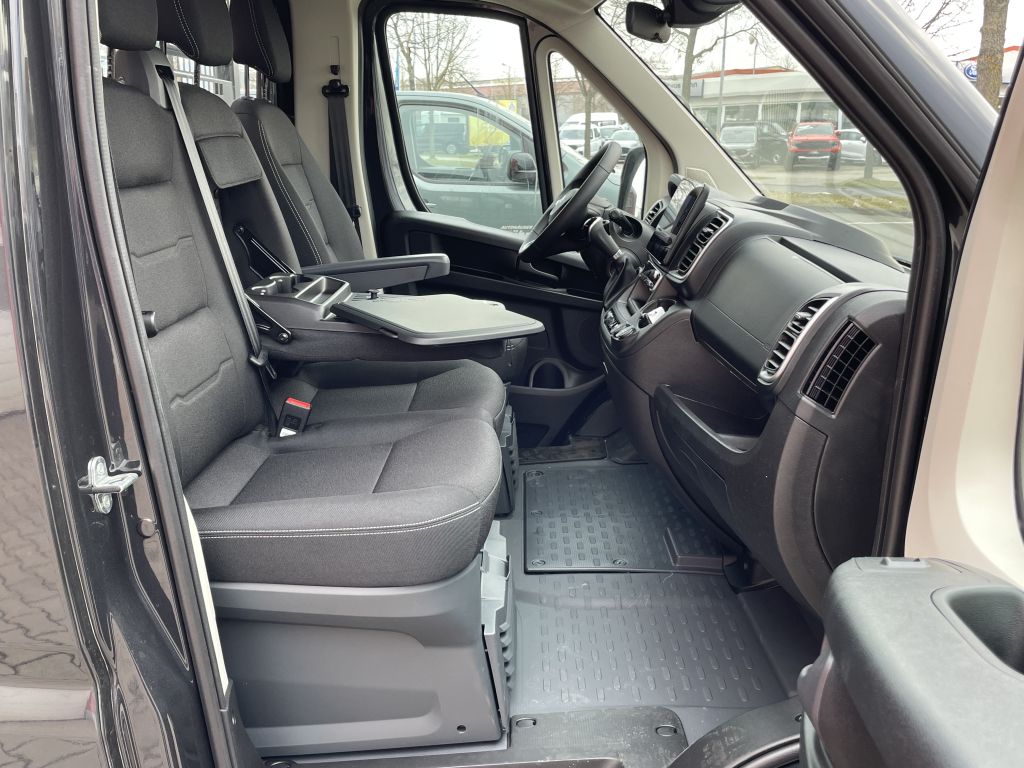 Fahrzeugabbildung Citroën Jumper Pritsche 35 Heavy L4 BlueHDi 180 Automat.