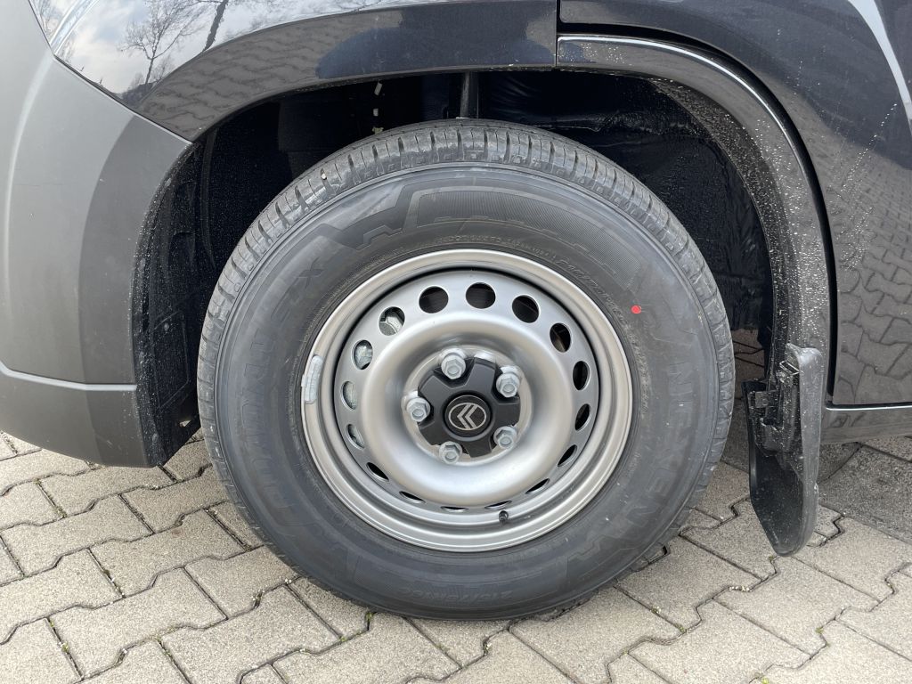 Fahrzeugabbildung Citroën Jumper Pritsche 35 Heavy L4 BlueHDi 180 Automat.