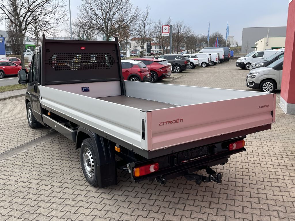Fahrzeugabbildung Citroën Jumper Pritsche 35 Heavy L4 BlueHDi 180 Automat.