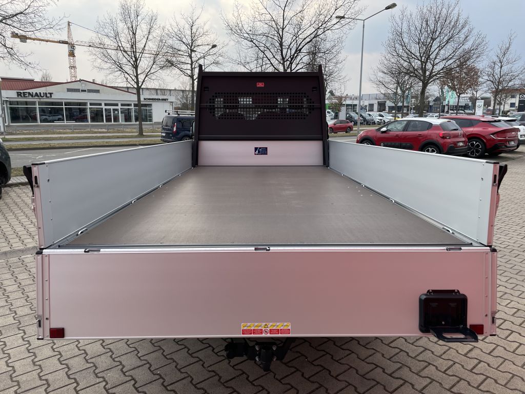 Fahrzeugabbildung Citroën Jumper Pritsche 35 Heavy L4 BlueHDi 180 Automat.