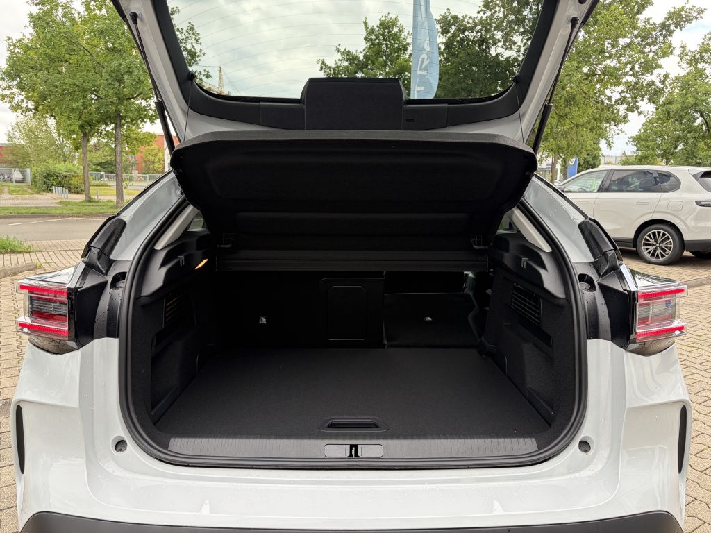 Fahrzeugabbildung Citroën C4 Hybrid 145 TEAM D + Allwetterreifen