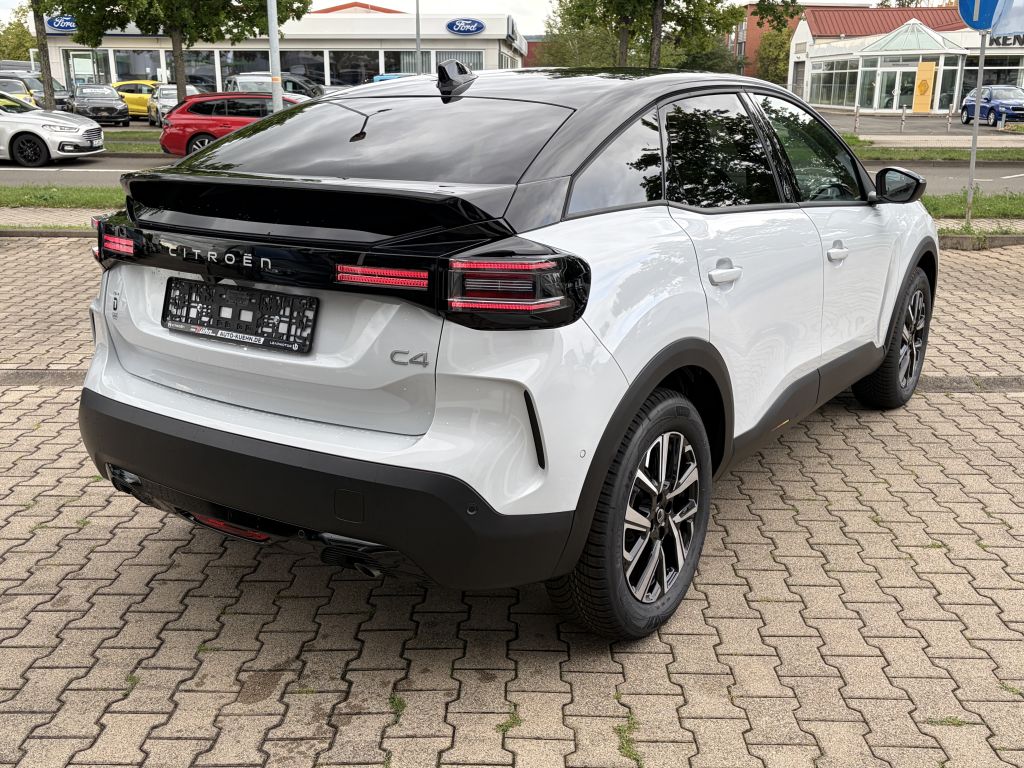 Fahrzeugabbildung Citroën C4 Hybrid 145 TEAM D + Allwetterreifen