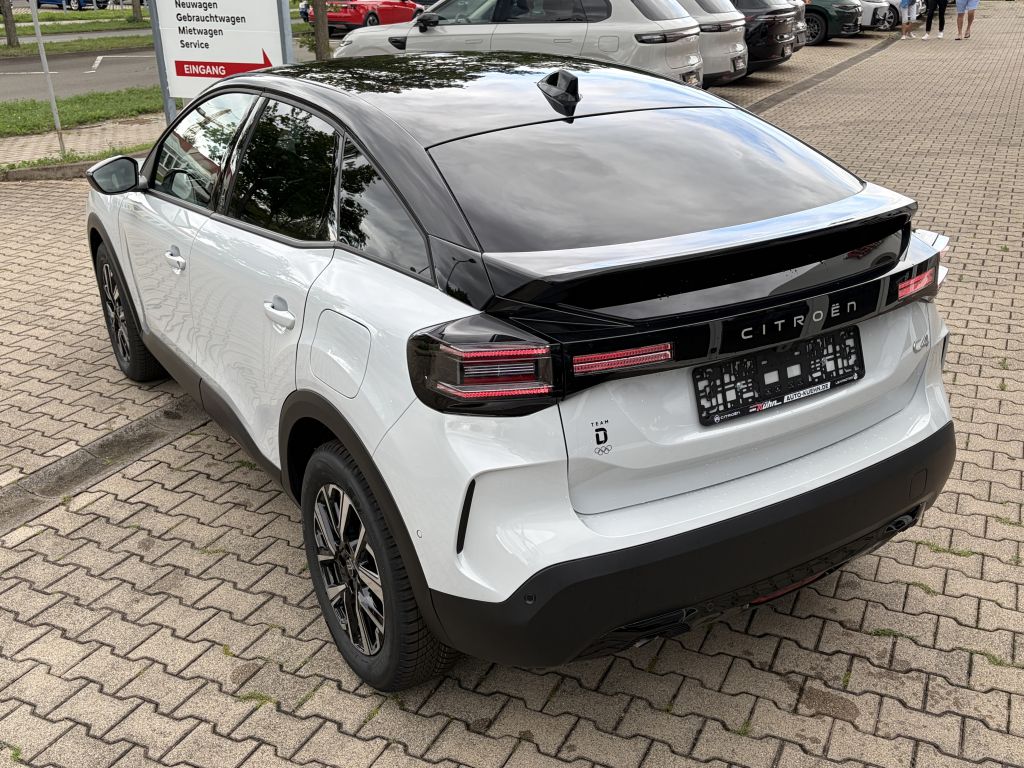 Fahrzeugabbildung Citroën C4 Hybrid 145 TEAM D + Allwetterreifen