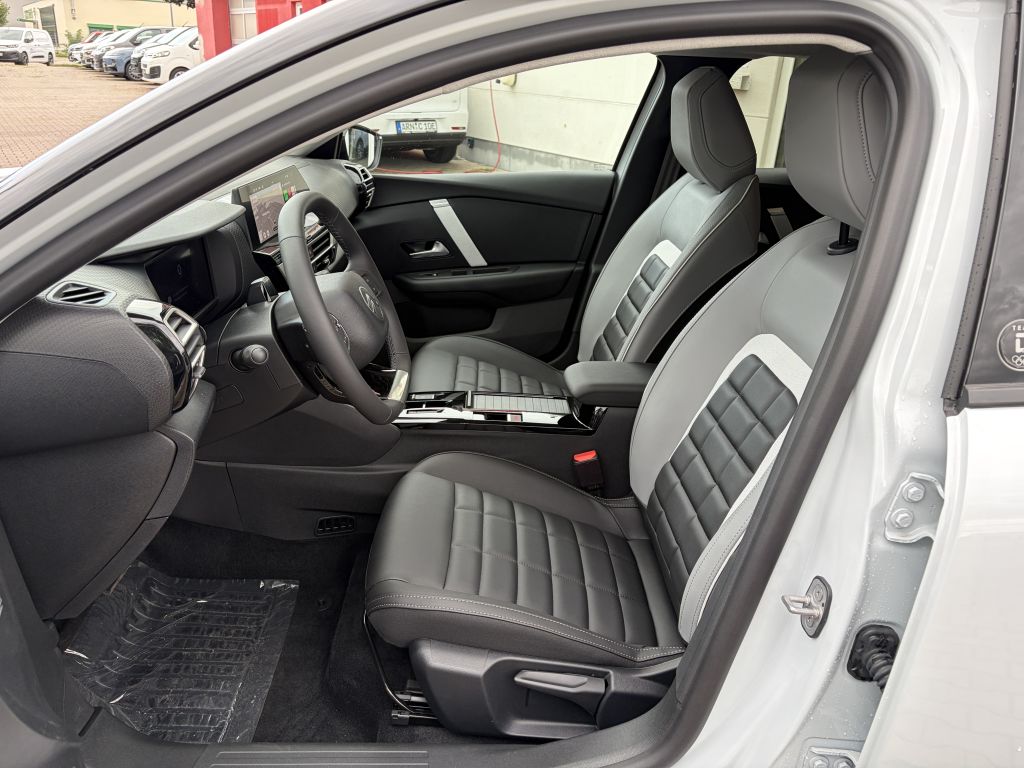 Fahrzeugabbildung Citroën C4 Hybrid 145 TEAM D + Allwetterreifen